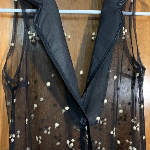 Delicate Cover Layer Vest Top - Picture 3 of 4